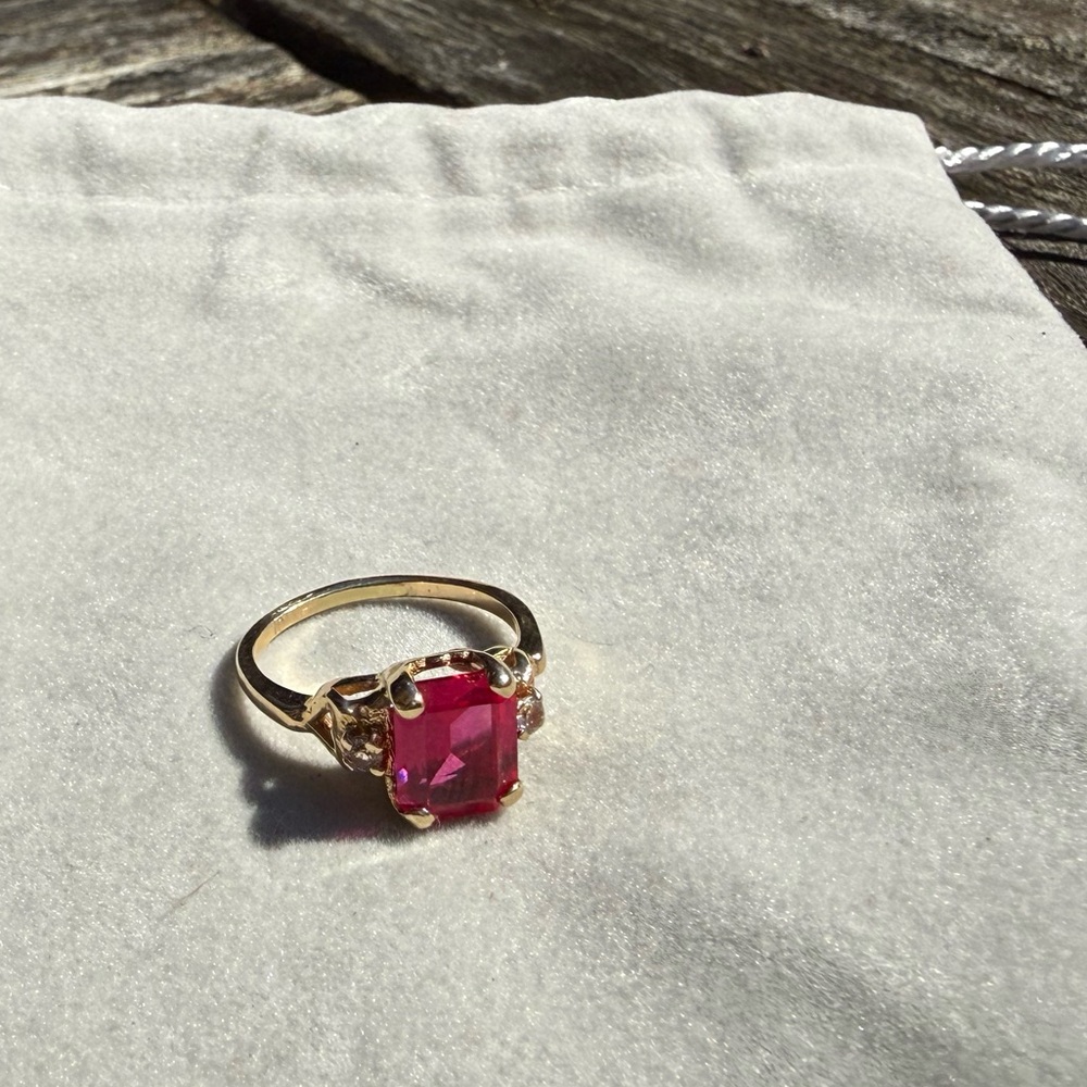 10k Solid Gold Ruby & Diamond Stone Cocktail Ring… - image 1